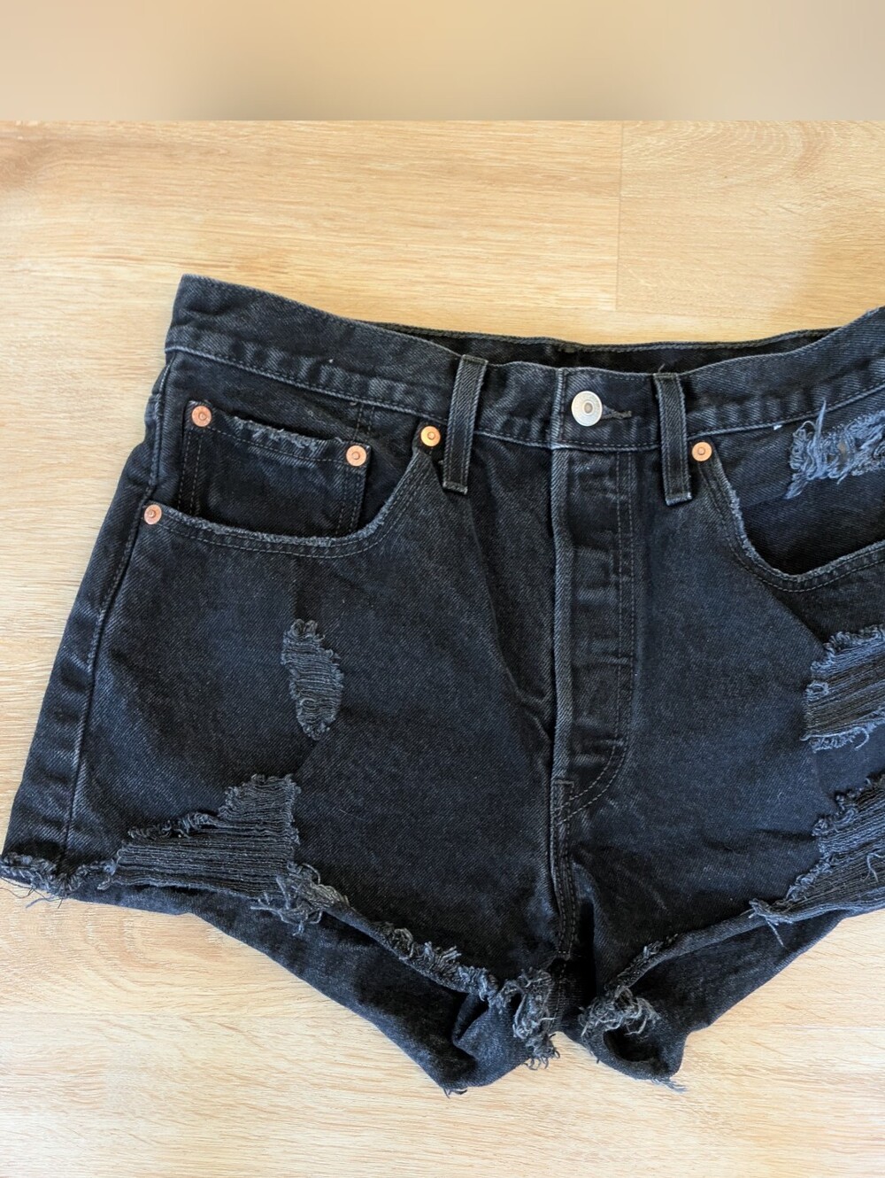 Levis Distressed Women’s Black Denim Jeans